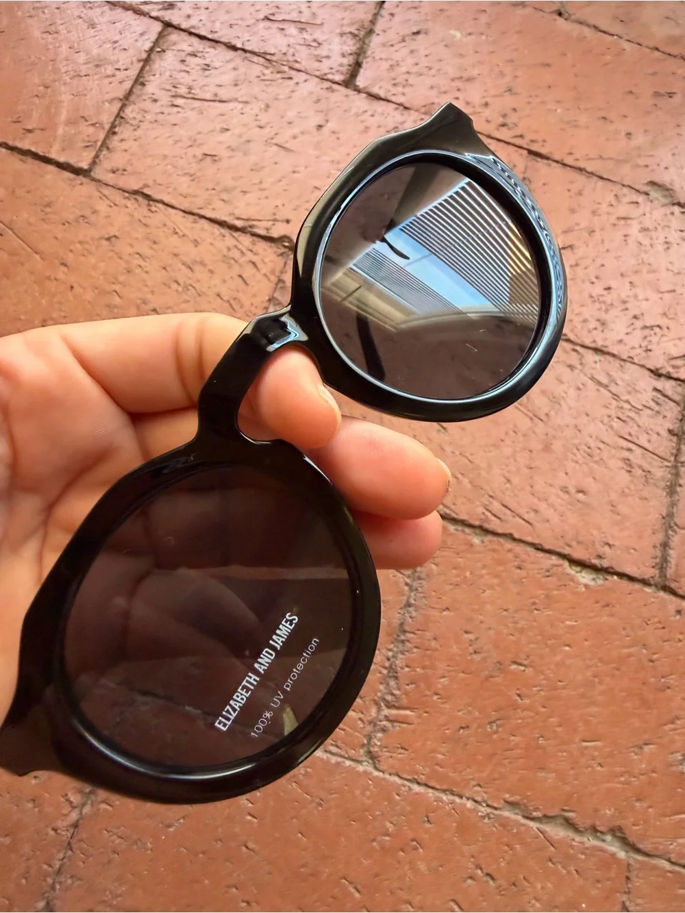 NWT Elizabeth and James Black Round Frame Sunglasses